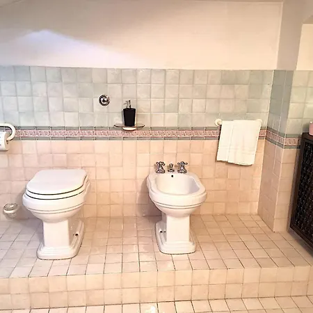 In Open Space Con Jacuzzi In Iris, Parcheggio Privato In Giardino, In Centro Citta Pensjonat Senigallia